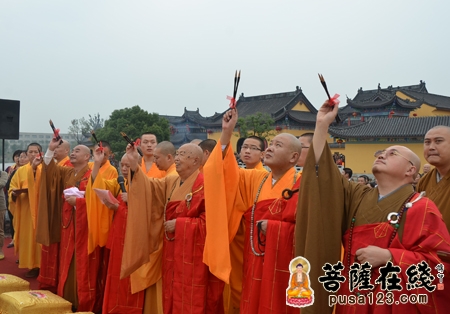 宜兴市芳桥潮音寺举行露天观音开光仪式