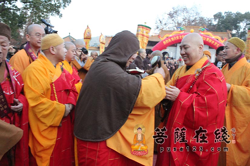 【高清图集】大安法师荣膺庐山东林寺方丈 传印长老送