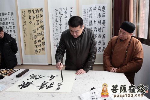 镇江金山江天禅寺,焦山定慧寺方丈心澄大和尚为书画院院长,艺术顾问黄