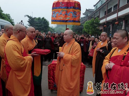 泸州方山云峰寺举行智果法师荣膺第三十一代方丈庆典法会