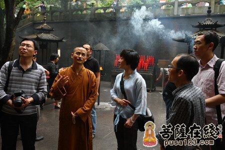 灵隐寺方丈光泉大和尚在