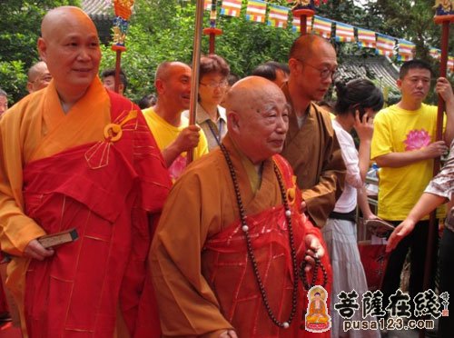 北京潭柘寺隆重举行常道法师荣膺方丈升座庆典