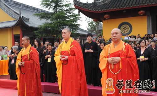 资讯   出席典礼的法师有,上海玉佛禅寺寺务处主任长春法师,奉贤区