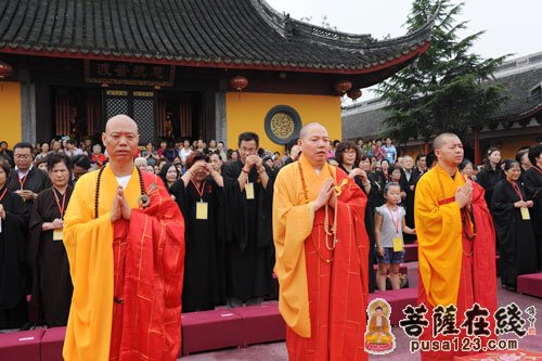 资讯   出席典礼的法师有,上海玉佛禅寺寺务处主任长春法师,奉贤区