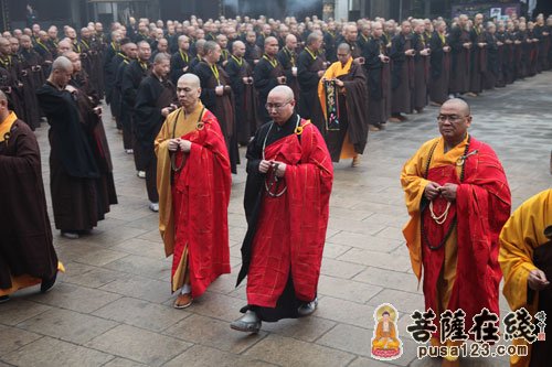 明义大和尚,心平大和尚,文定大和尚(从左至右(图片来源:菩萨在线