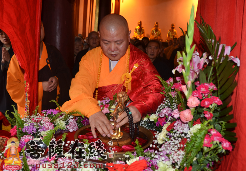 高清图集】苏州寒山寺举行释迦牟尼佛诞辰日浴