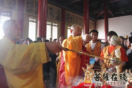 报恩寺住持普正法师,甘肃吉祥寺,温州碧峰寺住持理航法师移步