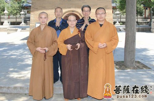 贤空法师朝拜唯识宗祖庭兴教寺