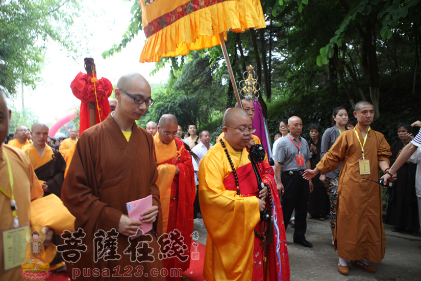 【高清图集】柳州开元寺隆重举行圆慈法师荣膺方丈升座庆典