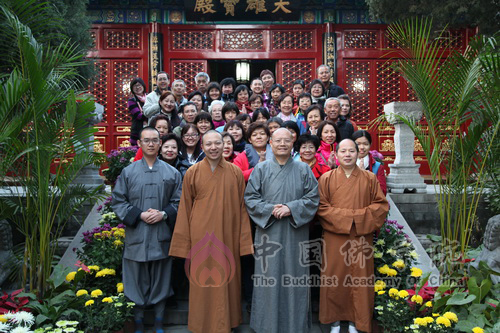 2013年10月24日,新加坡佛教居士林一行五十余人在延续法师带领下参访