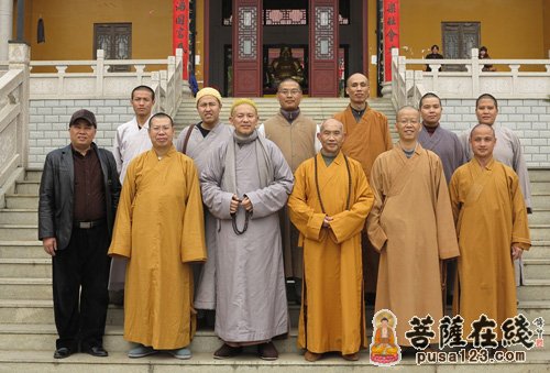 宜春市佛教协会会长,慈化禅寺住持,青原山净居禅寺方丈妙安大和尚应邀