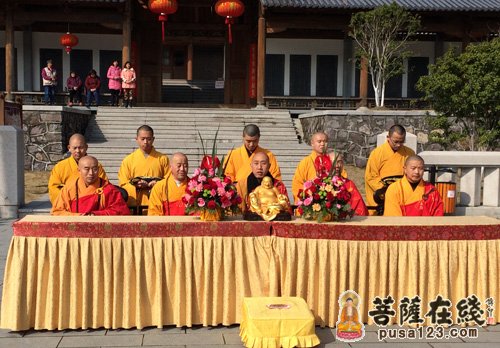 雪窦山资圣禅寺举行2014年五百应真供僧祈福法会