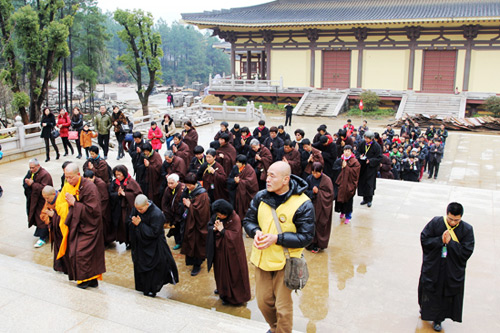 广东台山白象古寺组团朝礼东林大佛