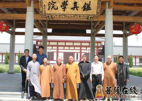 香港慈山寺住持僧彻法师一行拜访鉴真学院