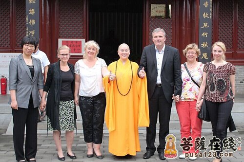 来到中国第一比丘尼道场——徐州竹林寺,拜访明道法师