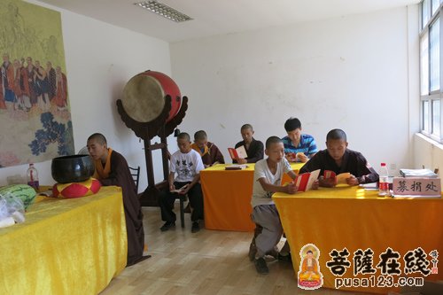 庄严殊胜的诵经祈福法会现场