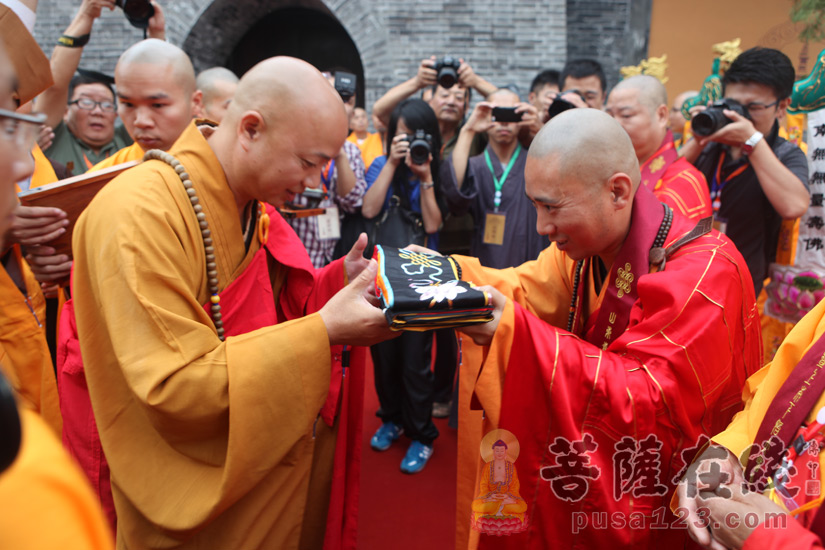 【高清图集】青州广福寺重修落成暨本悟法师方丈升座庆典隆重举行