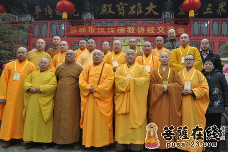 在讲经交流会上,成安二祖匡教禅寺住持会空法师的《地藏经,邯郸龙泉