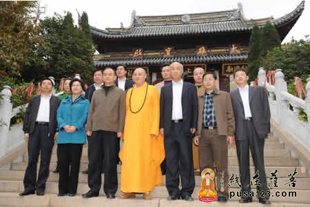 国家宗教局齐晓飞副局长一行视察张家港香山寺