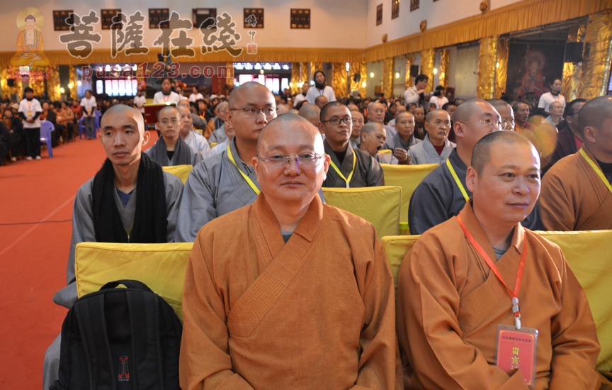 宏度法师,长顺法师出席开幕式(图片来源:菩萨在线 摄影:妙雨)